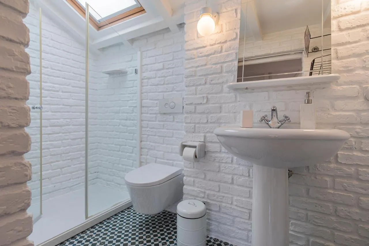 Lovelystay - Distinctive & Unique Apartment Next To Se Cathedral Of Lisbon - 5 Min To Chiado