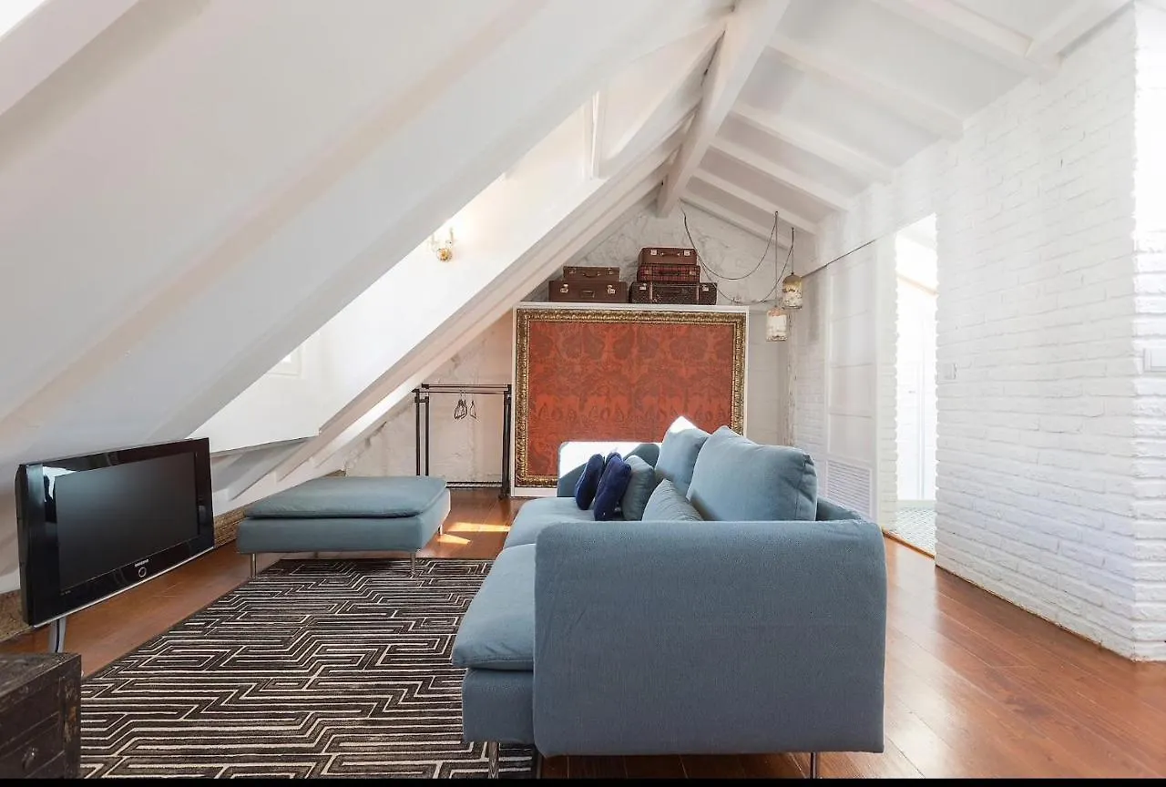 Lovelystay - Distinctive & Unique Apartment Next To Se Cathedral Of Lisbon - 5 Min To Chiado