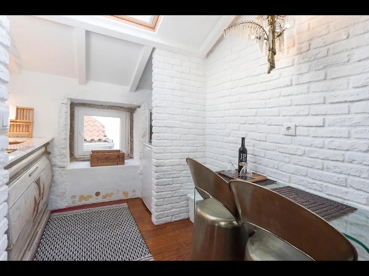 Lovelystay - Distinctive & Unique Apartment Next To Se Cathedral Of Lisbon - 5 Min To Chiado 0*,  Portugal