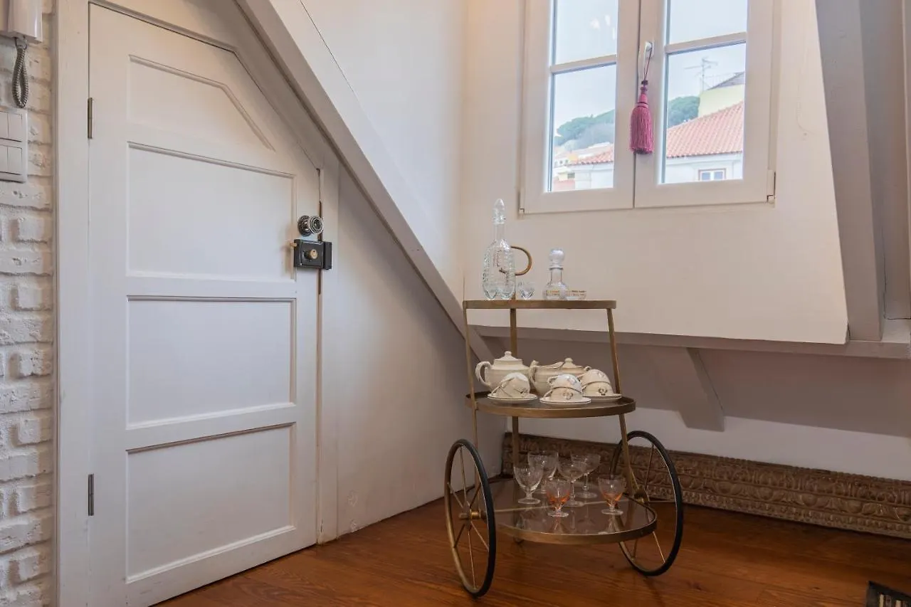 LovelyStay - Distinctive&Unique Apartment next to Sé Cathedral of Lisbon - 5 min to Chiado